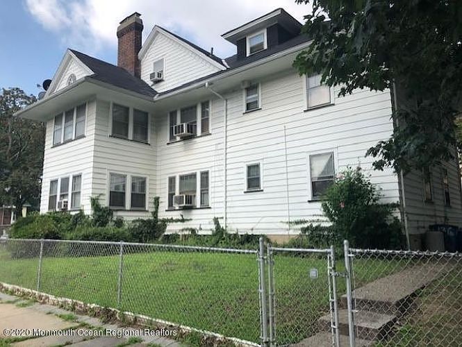 1st image of 136 4th Ave