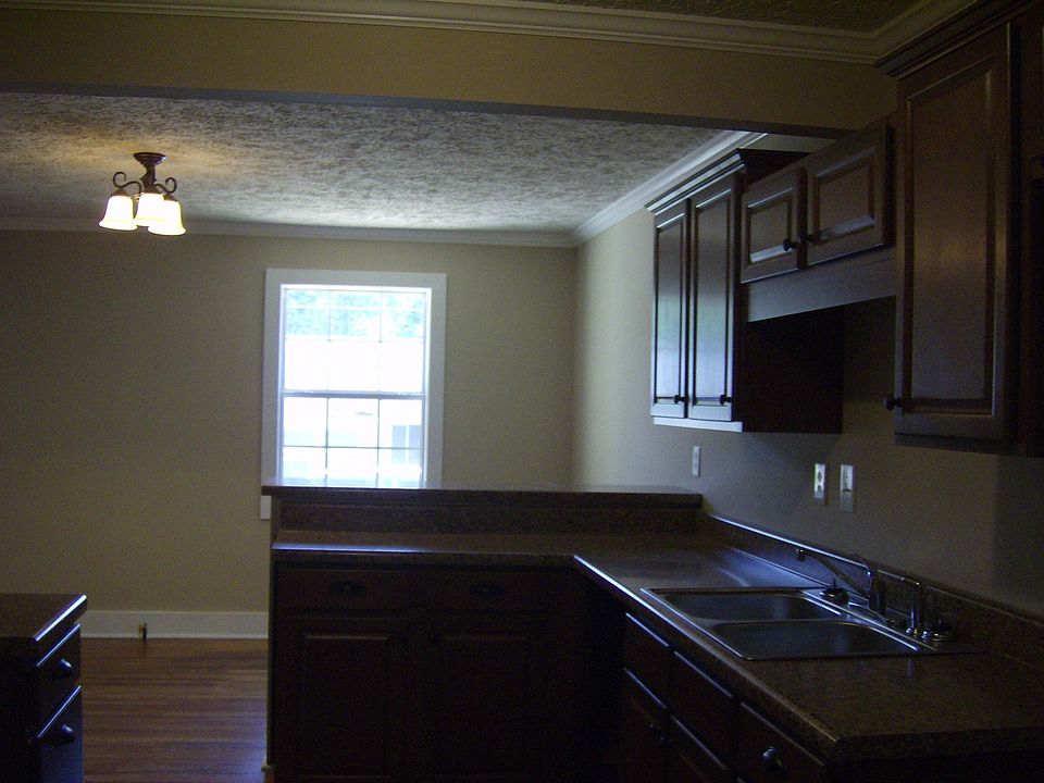 2nd image of 207 Lilac St