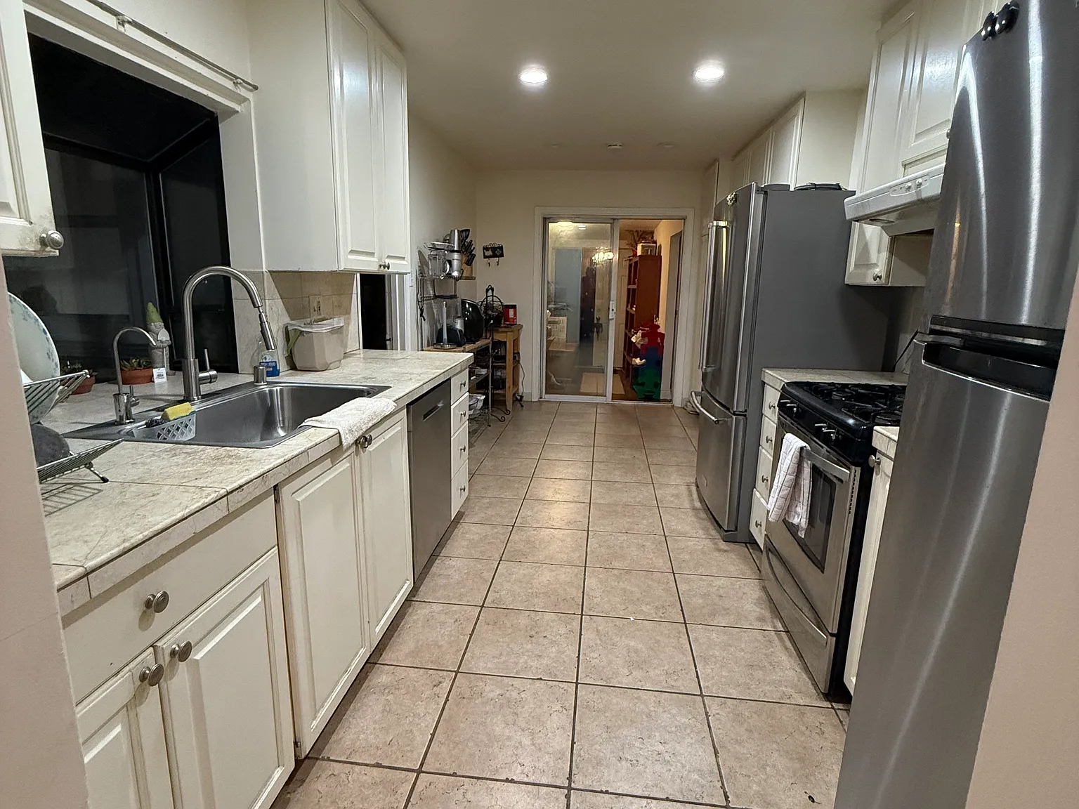 1 bed, 300 sqft, $1,800 — Photo 2