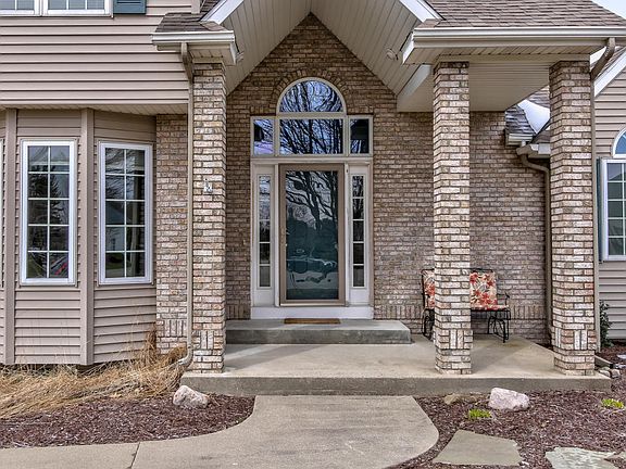 3rd image of 2066 Laurie Ln