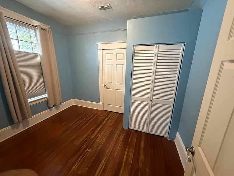 2346 College St — Photo 11