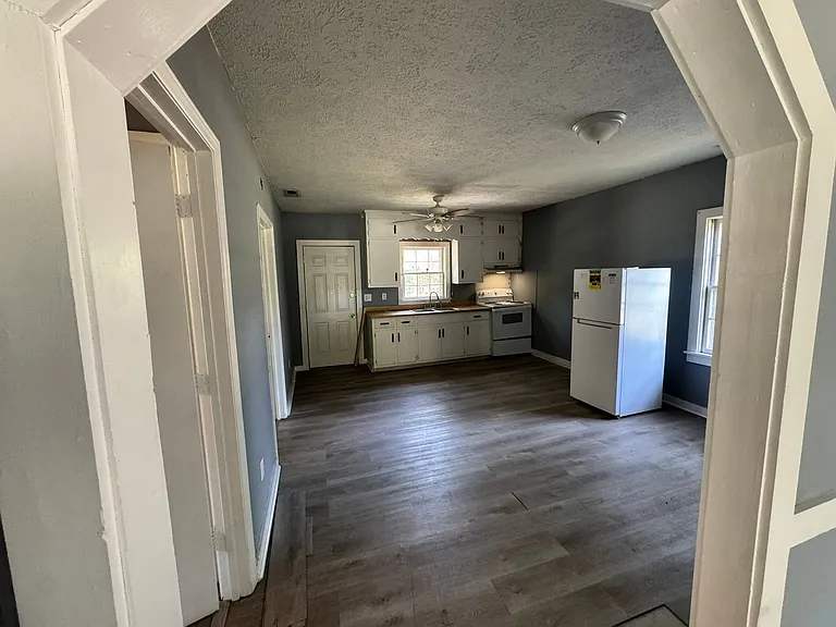 215 Triangle Pl — Photo 4