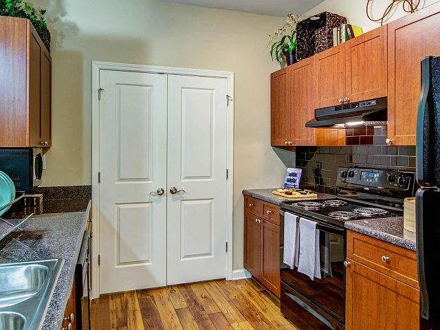 Seven Springs Apartments — Photo 15