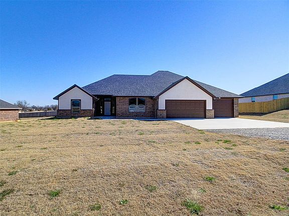 2nd image of 15957 Pecan Rd