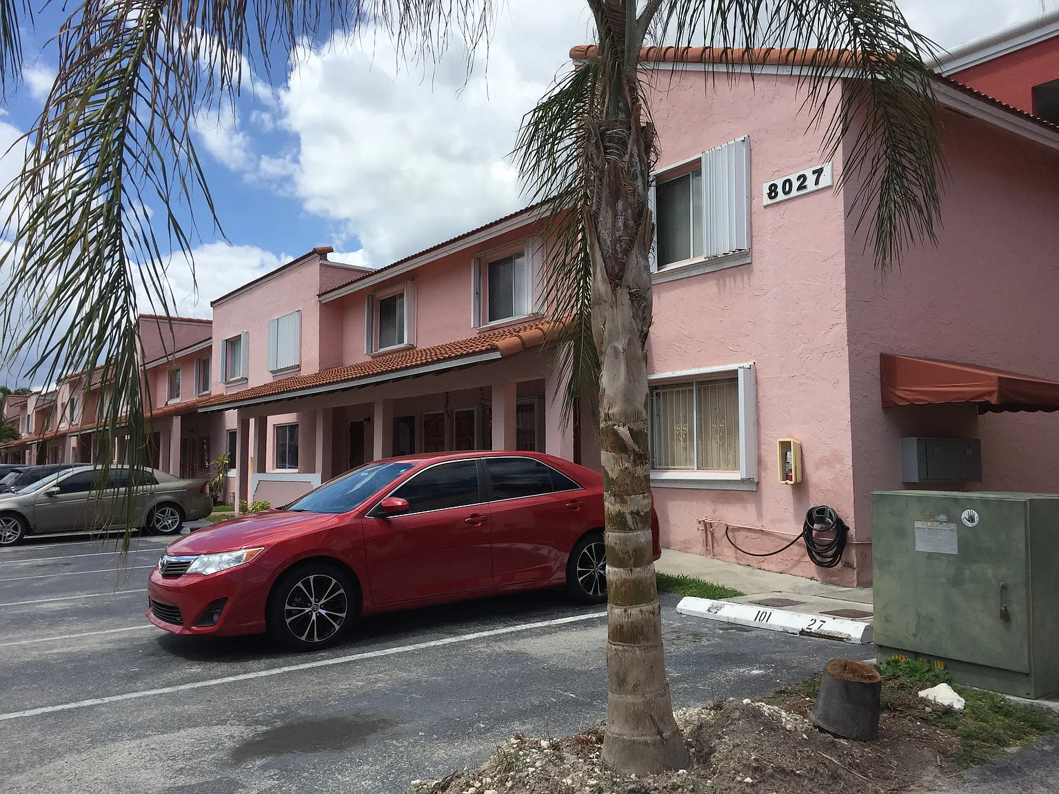 2 bed, 857 sqft, $2,300 — Photo 2