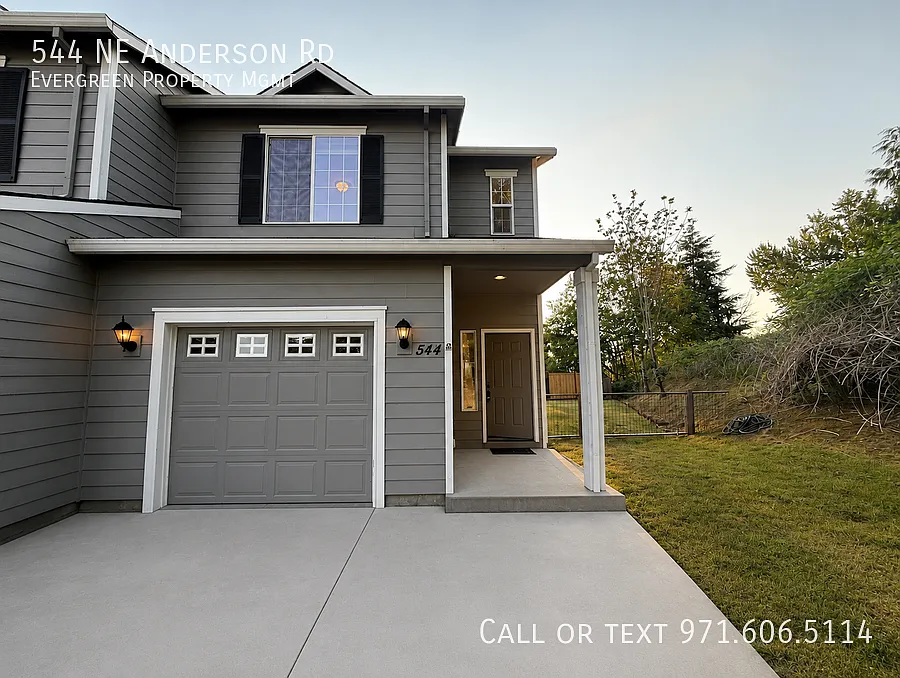 544 NE Anderson Rd