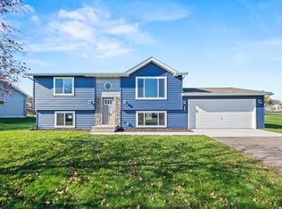 1110 Eulaine Cir, Hammond, WI 54015