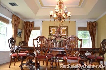 3rd image of 108 Berkshire Ln