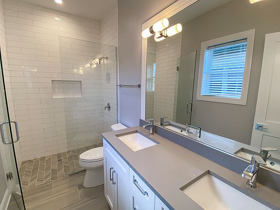 4th image of 3347 1/2 N Kenmore Ave #3S