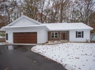 137 S Lake Doster Dr, Plainwell, MI 49080