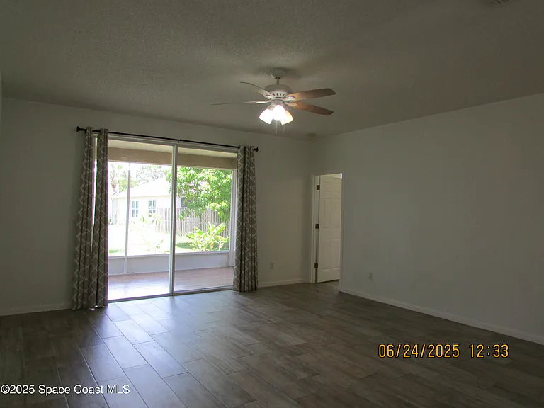 4192 Collinwood Dr — Photo 4