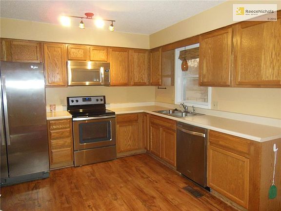 4th image of 1605 Hillside Dr