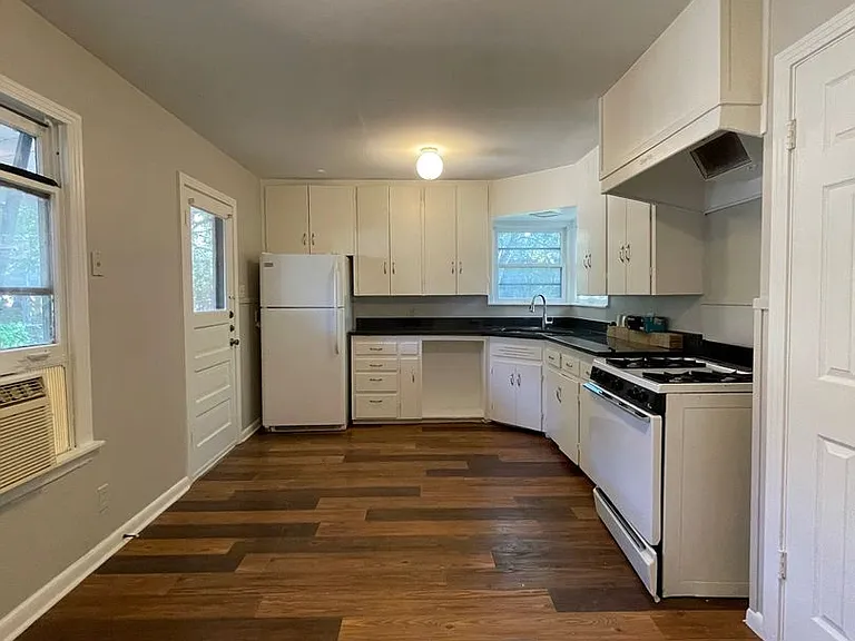 2613 Euclid Ave — Photo 3