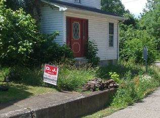 37 Leget St, Waterford, OH 45786