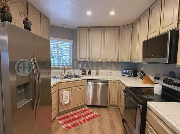 38 Bridle Path Ln, Novato, CA 94945