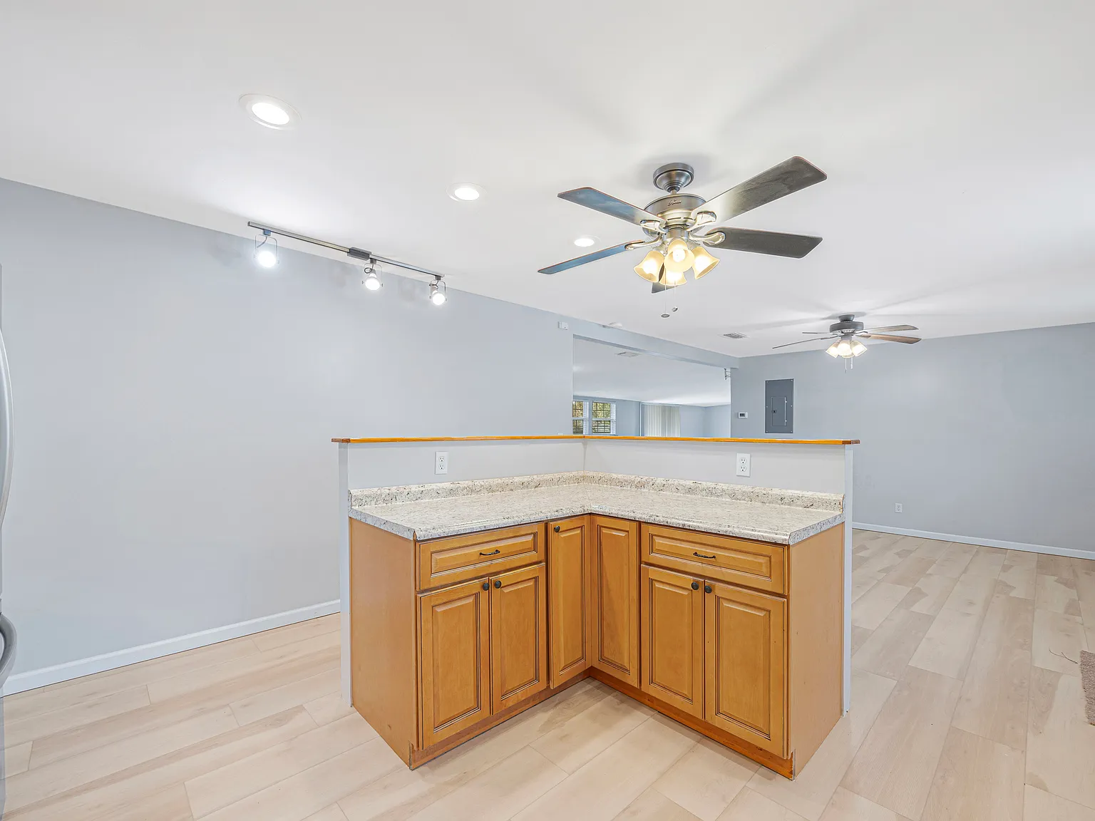 3 bed, 1897 sqft, $2,250 — Photo 4