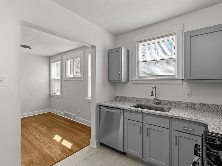 1129 Wisconsin Ave — Photo 3