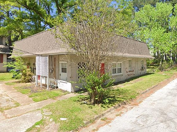 2nd image of 811 Graham St