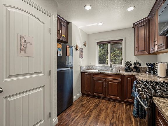 4th image of 939 Incline Way Unit 200