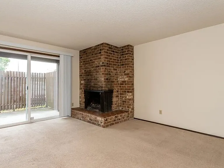 3021 S Orchard St W — Photo 21