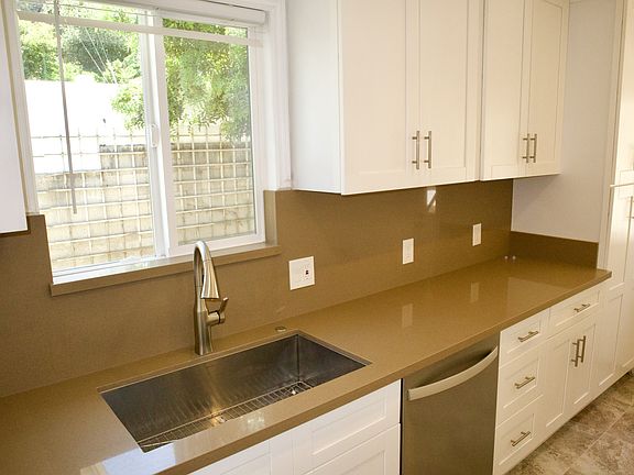 3rd image of 4818 Newton St