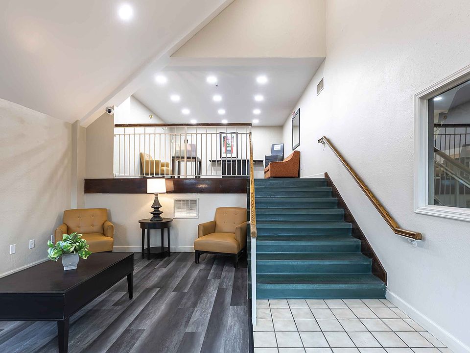 Lobby and Guest Check-in