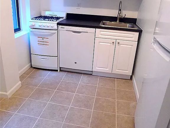 4th image of 415 W 24th St APT 4A