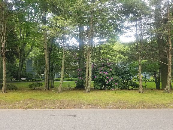 5th image of 692 Donna Dr