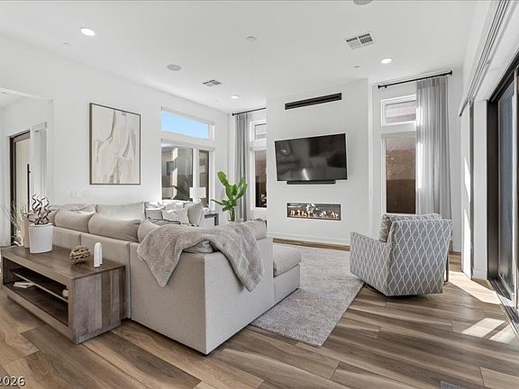 3rd image of 413 Highview Ridge Ave