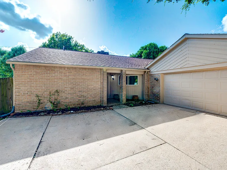 1722 S Kirkwood Rd — Photo 4