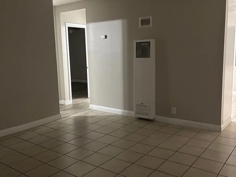 Renovated 2 Bedroom 1 Bathroom — Photo 12