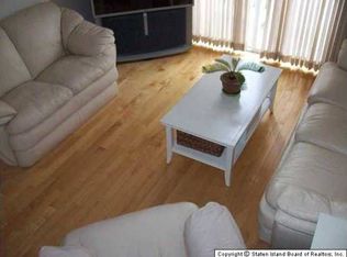 25 Rutherford Ct, Staten Island, NY 10309