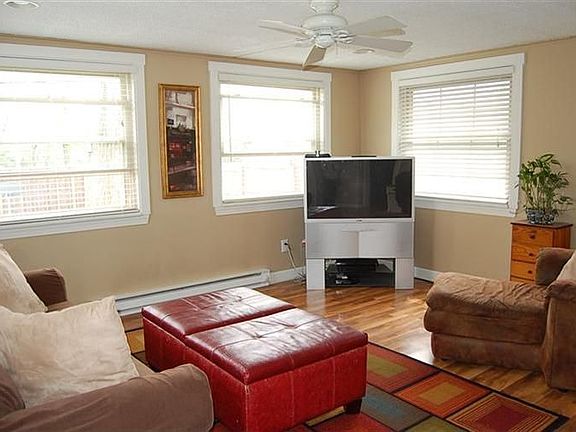 4th image of 914 Switzer Dr