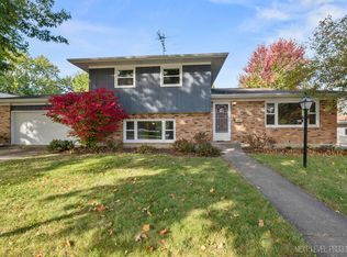 100 N Airlite St, Elgin, IL
