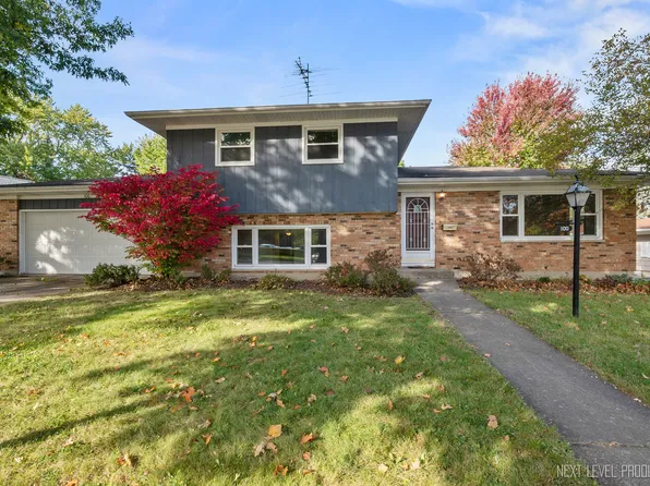 100 N Airlite St, Elgin, IL 60123