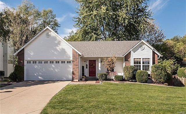 Home Sweet Home-New Architectural Roof, New Garage Door, New HVAC Trane High Efficiency. Walk to Library, Schools,