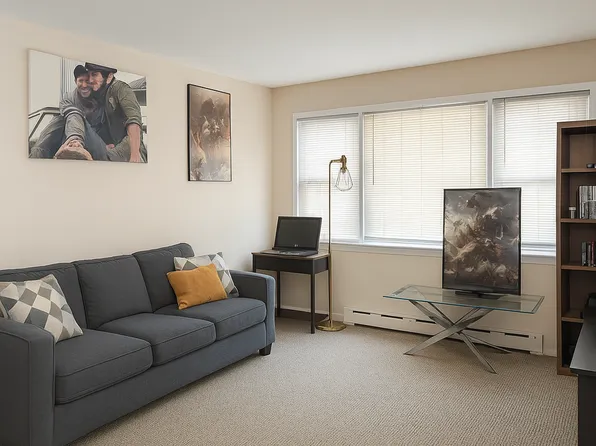 422 Cromwell Avenue image 6 of 16