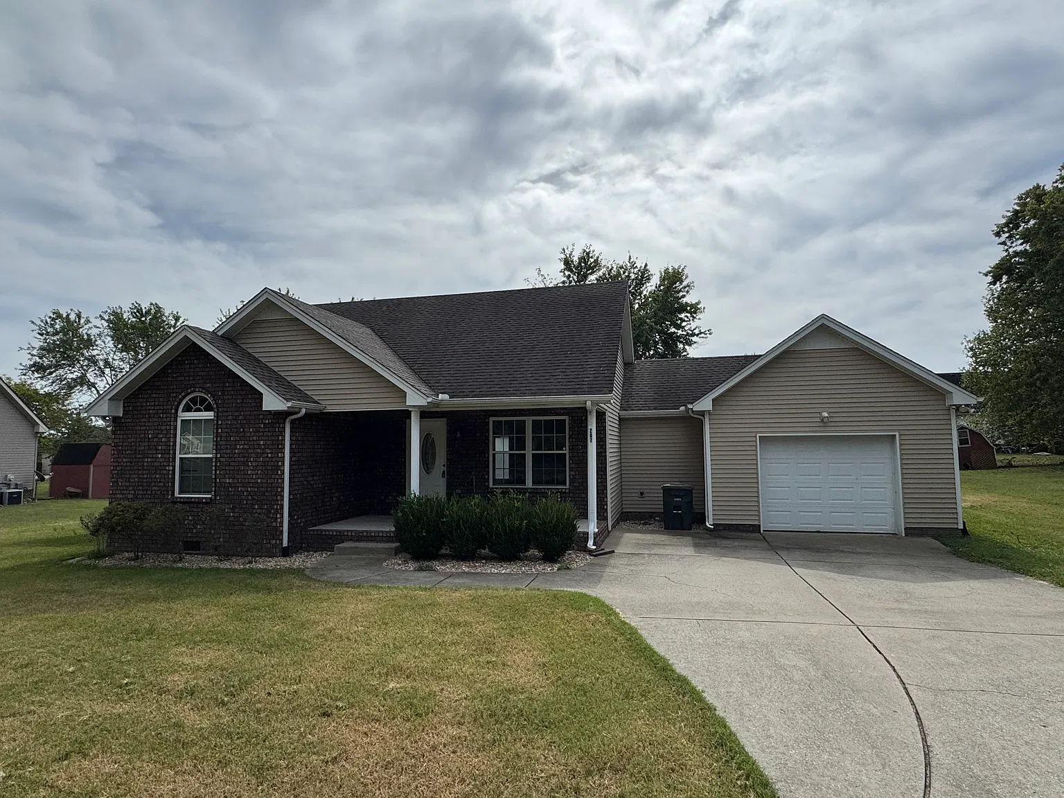 3 bed, 1328 sqft, $1,945 — Photo 2