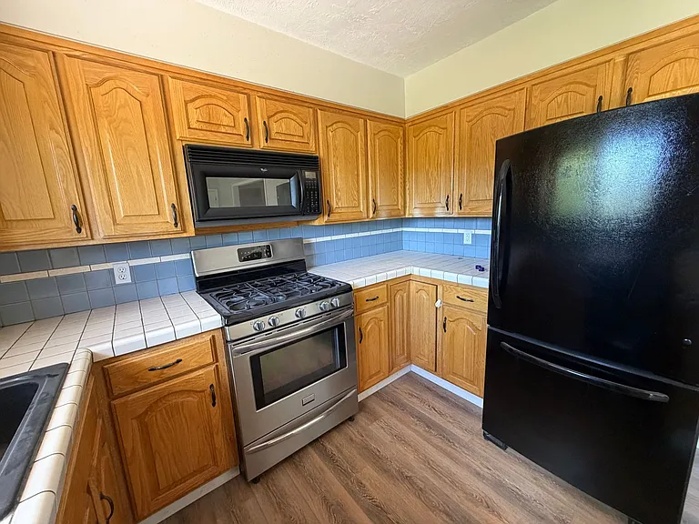 60 E Dogwood St — Photo 13