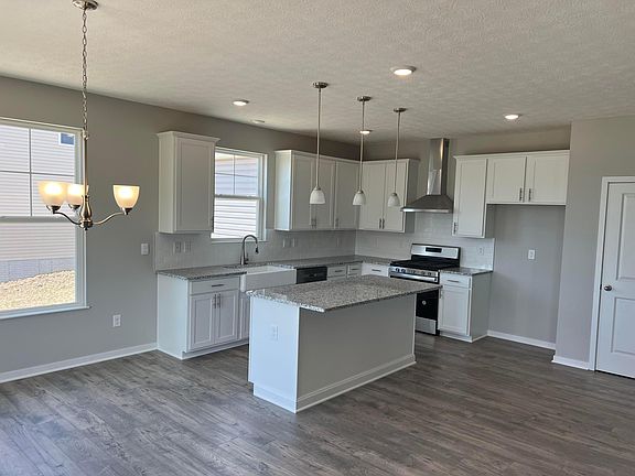 3rd image of 533 Brayshaw Dr