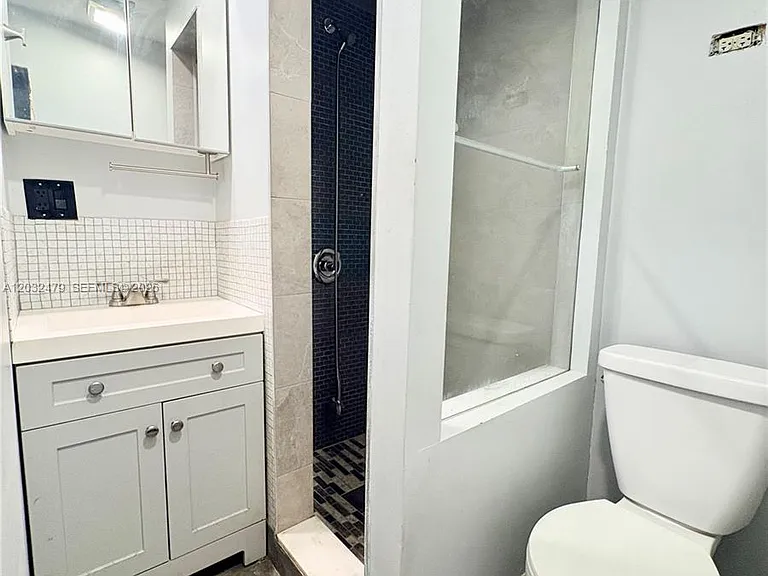 1116 N 61st Ave — Photo 20