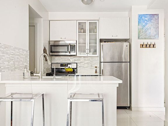 2nd image of 72 Huron St #2A