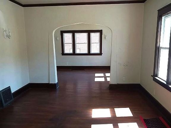 5th image of 912 16th Ave
