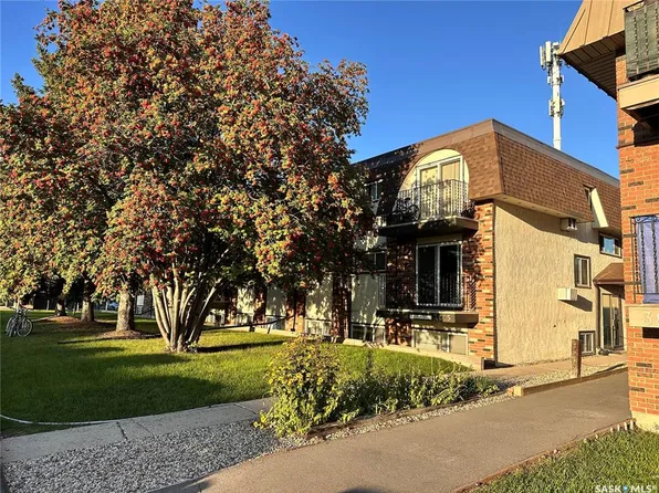 UNIT 2-3825 Luther PLACE, Saskatoon, SK S7H 4B1