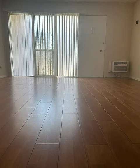 13101 Oxnard St #11 — Photo 1