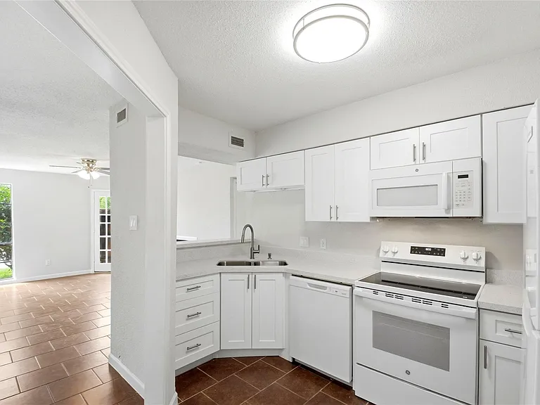 12500 Sandpiper Dr #121 — Photo 5