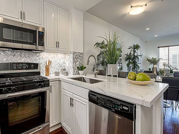 4th image of 6020 S Seabluff Dr #409