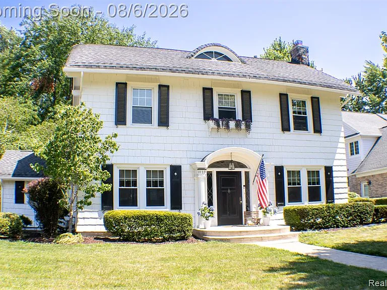 1010 Kensington Ave — Photo 2