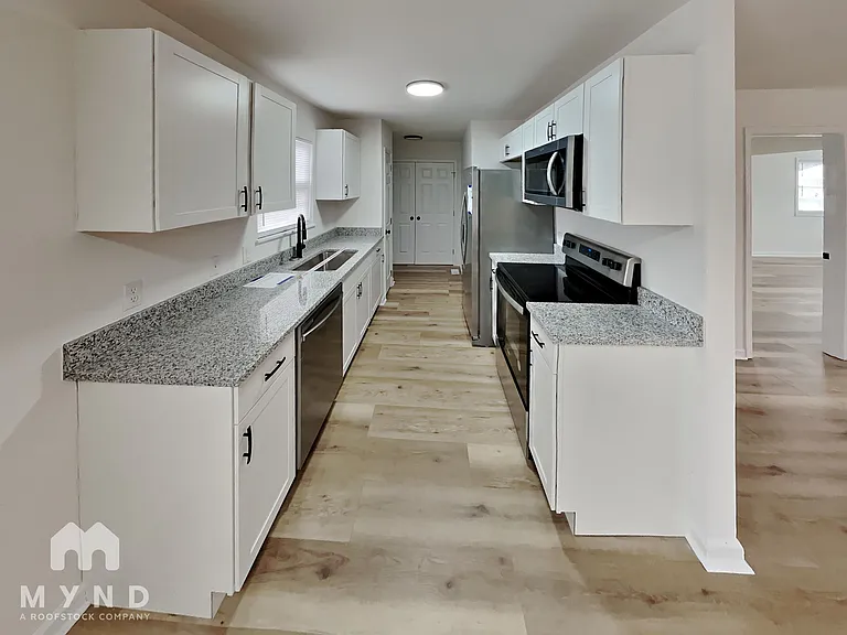 302 Clancy St — Photo 7