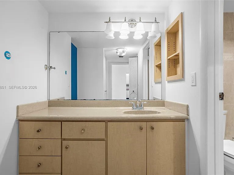 20500 W Country Club Dr #607 — Photo 12